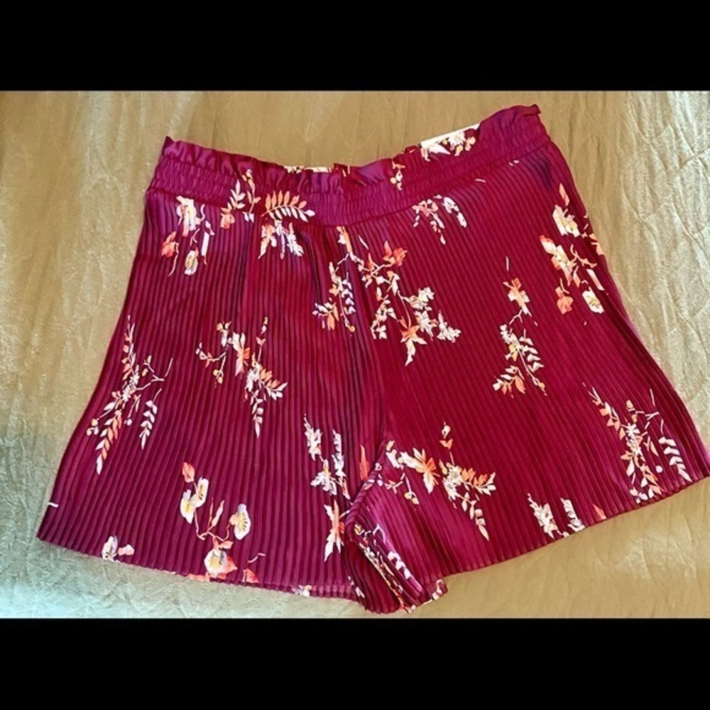 NWT-Anne Taylor Pleated High-Rise Floral Shorts